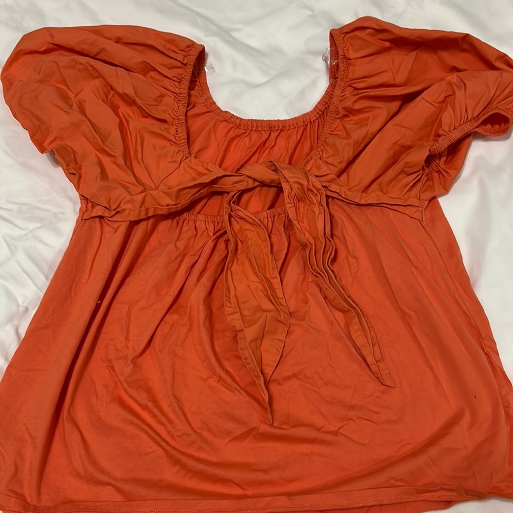 🌼 Orange v-neck 🧡 ladies top🌼